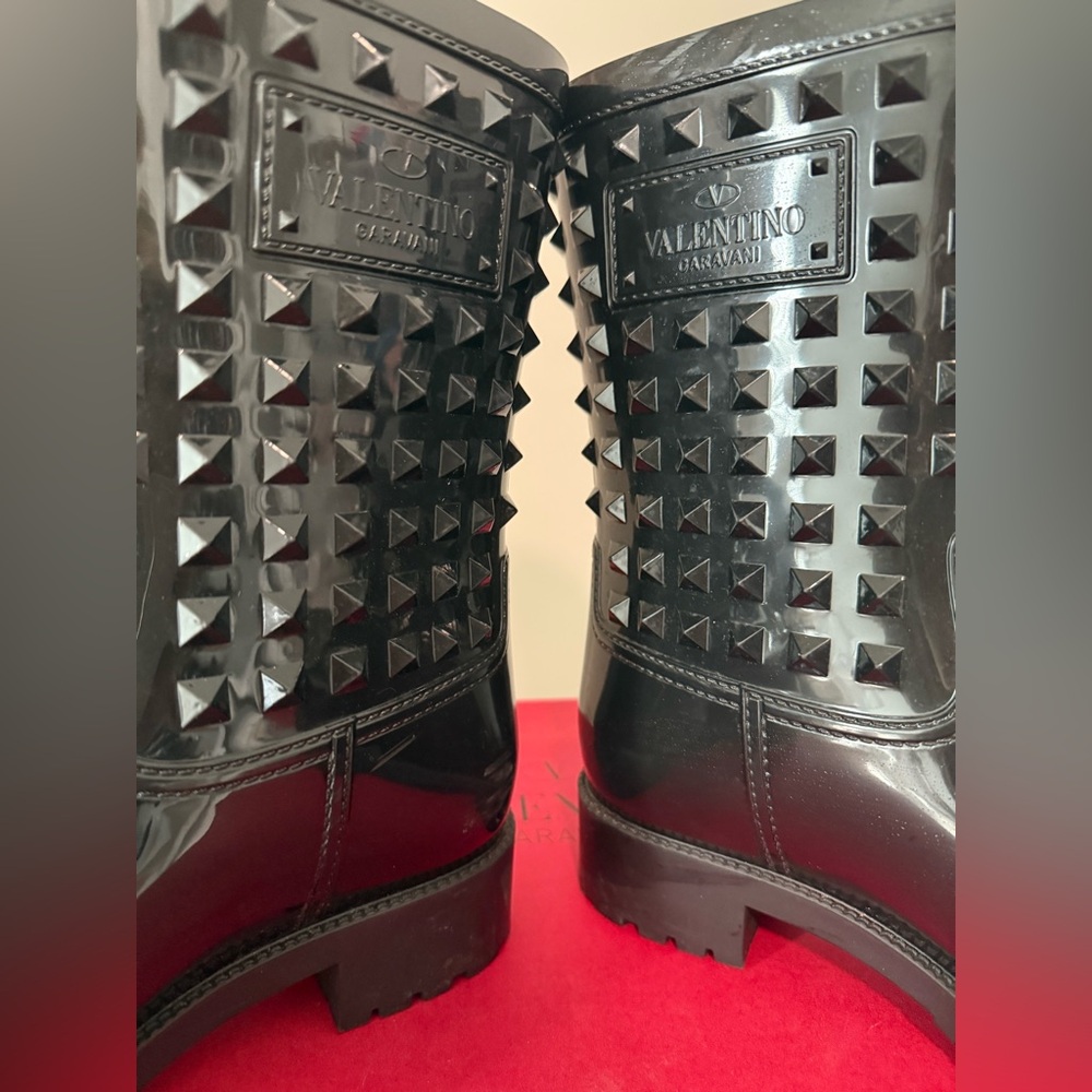 VALENTINO Rock Stud Glossy Rubber Rainboots - Size 9 - Picture 4 of 16
